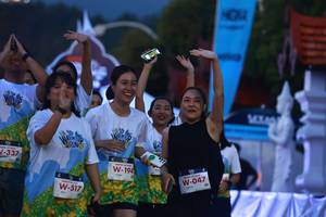 BIB: 337, 517, 194, 047
                            <button type="button" onclick="openModal(22341687)" class="btn btn-primary btn-sm float-right btn-popup" data-toggle="modal" data-target=".modal-high-quality">
                        <i class="fas fa-shopping-cart"></i> Add to Cart
                    </button>
                                            <button type="button" onclick="isThisMe(22341687, true)" class="btn btn-success btn-sm float-right btn-popup btn-isme hidden" data-toggle="tooltip" data-placement="bottom" title="นี่คือรูปของคุณใช่ไหม คลิกที่นี่เพื่อเอาเข้าอัลบั้ม">
                        <i class="fas fa-plus"></i> Add to album
                    </button>
                    <button type="button" onclick="isThisMe(22341687, false)" class="btn btn-warning btn-sm float-right btn-popup btn-isnotme hidden">
                        <i class="fas fa-ban"></i> Remove from album
                    </button>